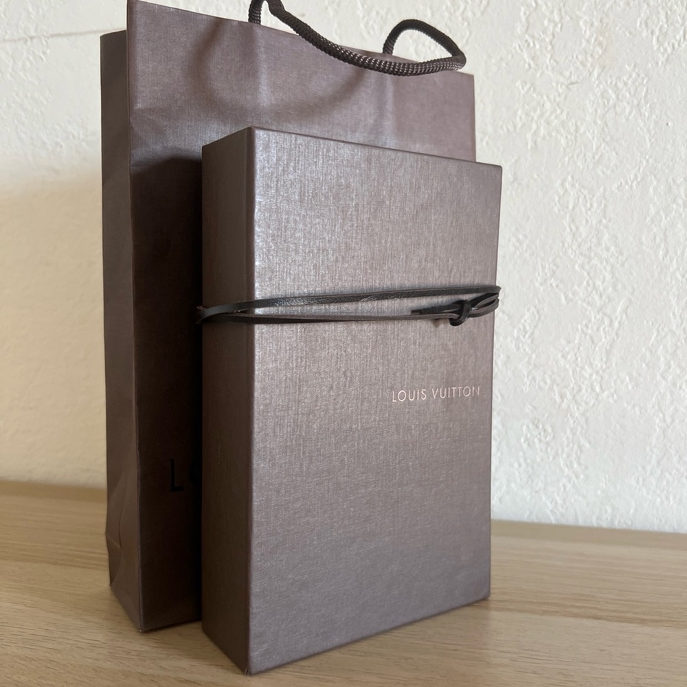 Louis Vuitton Elegant Brown wallet